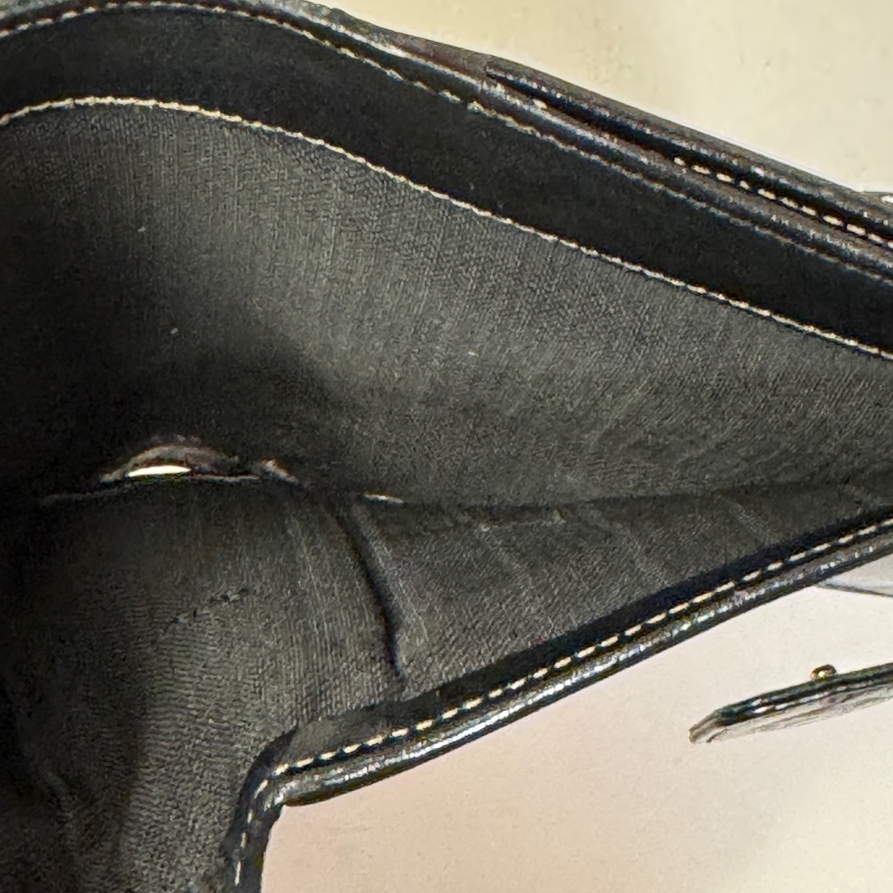 Fendi Mans Elegant Black and Tan bifold wallet - Picture 10 of 16